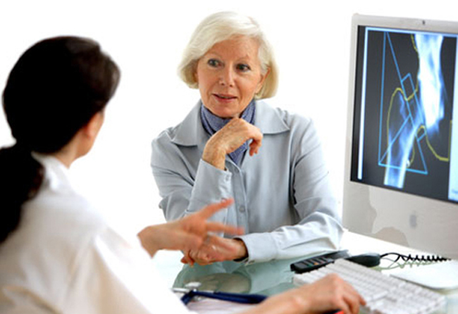Osteoporosi post-menopausale, romosozumab più efficace se seguito da trattamento con denosumab